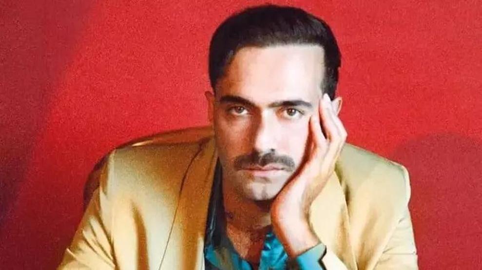 Reklam aşkı iddiası olay olmuştu Mert Demirden Sevgililer Günü paylaşımı Serenay Sarıkayayı öpmelere doyamadı