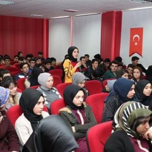 Hafikte İlçenin gençleri öncülerle buluşuyor programı