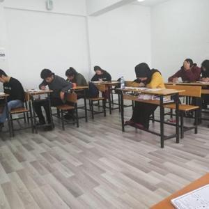 Öğrenciler, yarıyıl tatilinde üniversite sınavına hazırlanıyor