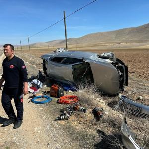 Takla atan otomobilin sürücüsü kurtuldu, eşi öldü