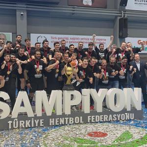 Hentbol Erkekler Süper Ligi şampiyonu Beşiktaş, kupayı kaldırdı